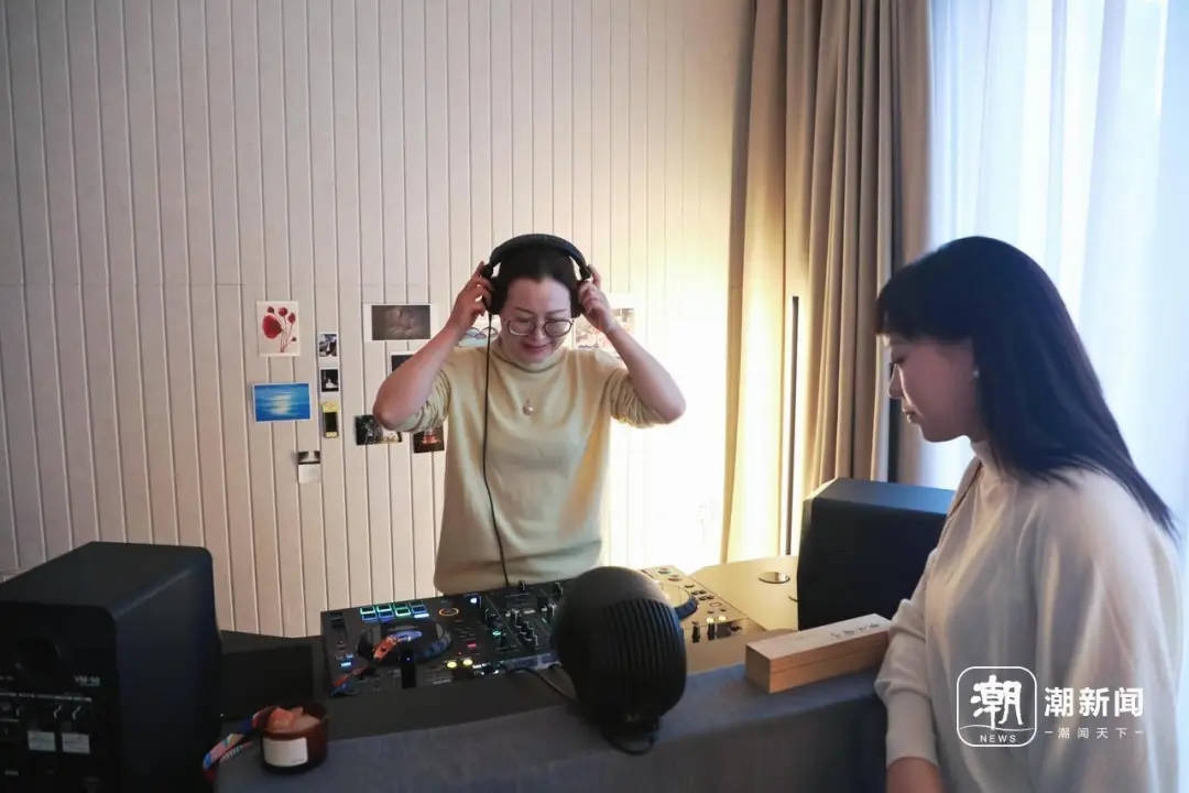 太潮了！53岁杭州退休阿姨当DJ，带着年轻人一起蹦迪