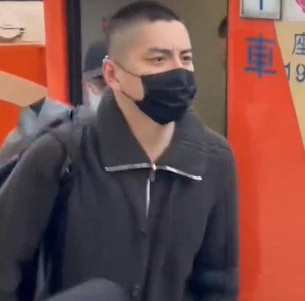 王大陆逃兵役细节曝光，指使他人代替体检，多名艺人效仿