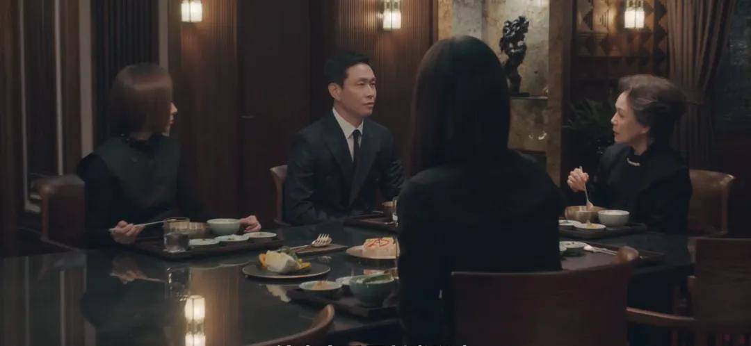 44岁要去“竞选总统”的全智贤,穿衣风格都变了!