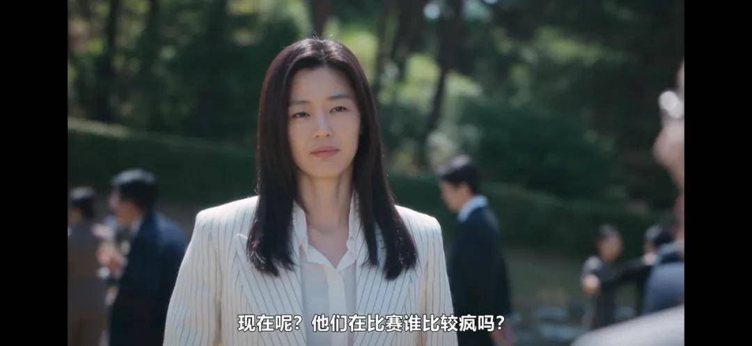 44岁要去“竞选总统”的全智贤,穿衣风格都变了!