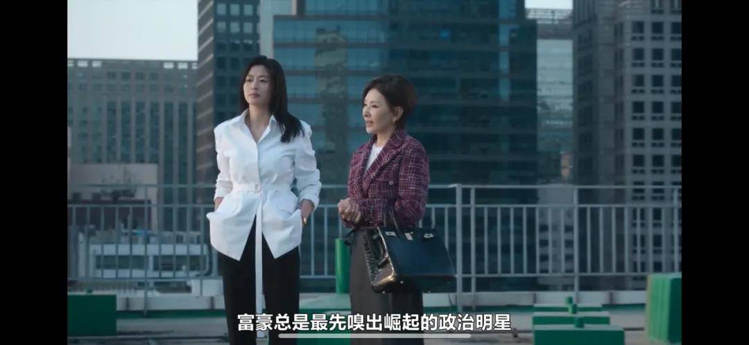 44岁要去“竞选总统”的全智贤,穿衣风格都变了!