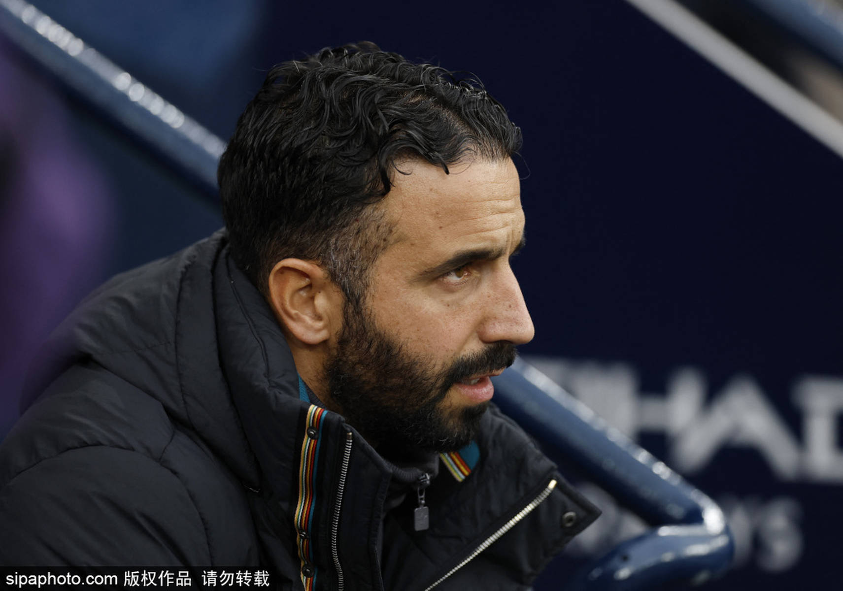 英媒：阿莫林拒改变战术引曼联球员不满 高层依旧支持他