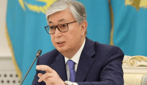 中国被做局了?刚拿下稀土大单,特朗普又要开“第二枪”,全球收到通告,对外释放信号非同寻常