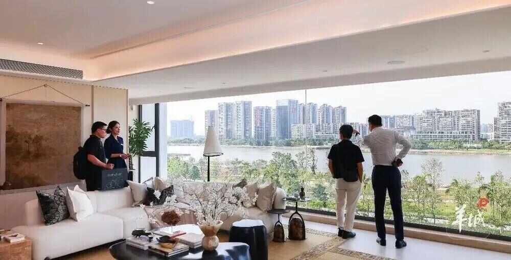 违规封闭阳台？拆除！广州多个小区收到整改通知，自家阳台到底能不能封？如何封才合规？→