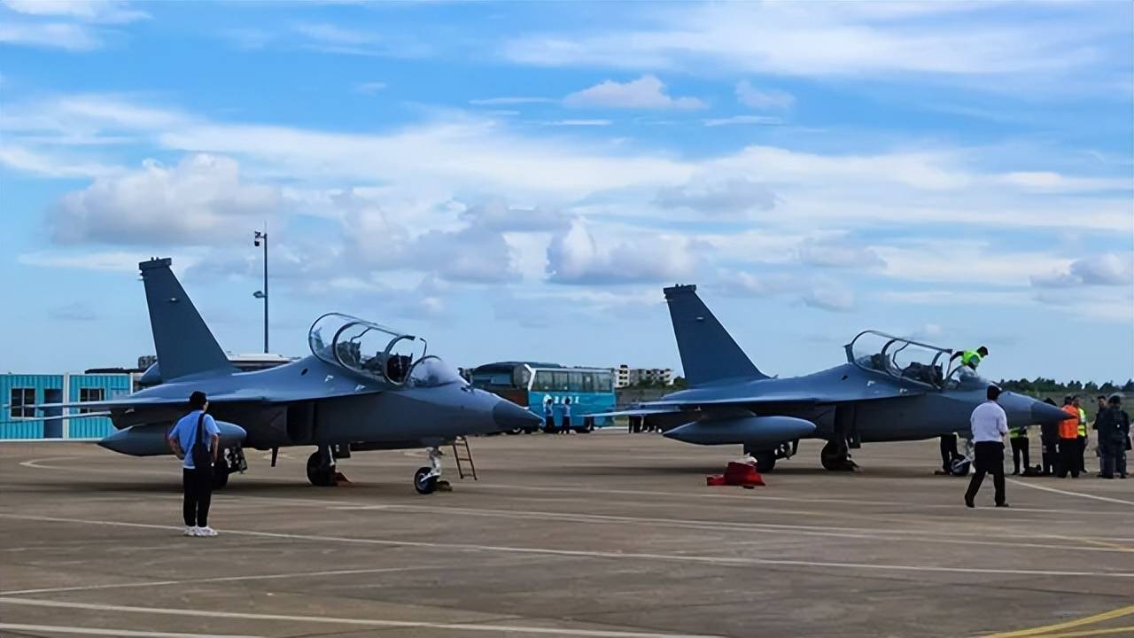 歼-35青春版?076专用舰载机?新机“超级小黄蜂”究竟是干嘛的?