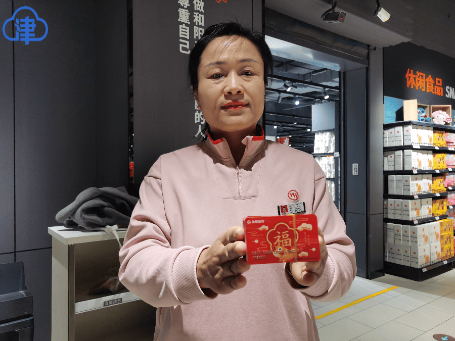 “办丧事用红卡？” 超市员工起疑，牵出连环骗局