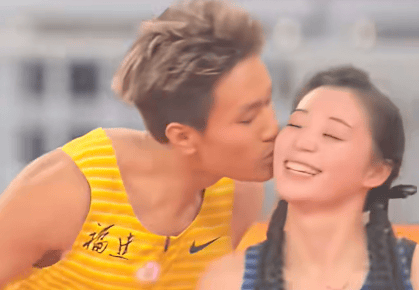 “夺冠能偷偷亲你一下不?”十五运会上,这对田径CP的赛场之吻甜上热搜!