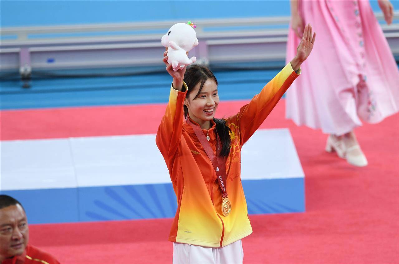 清华学霸，一跃登顶！湖北选手邵雨琪摘得全运会女子跳高金牌