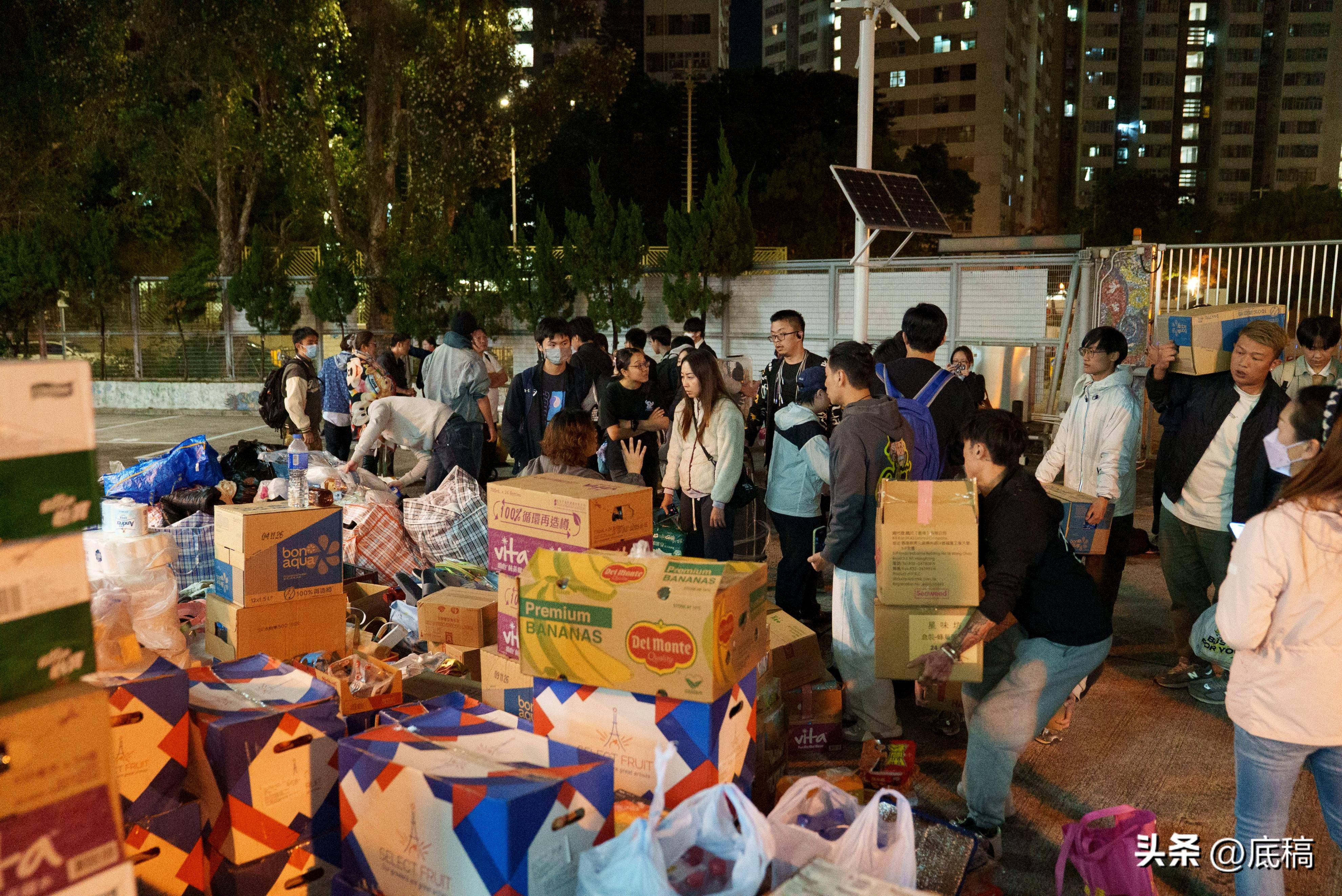 香港宏福苑大火中的一夜：“眼睁睁看着整栋楼被烧”，有住户称母亲仍失联