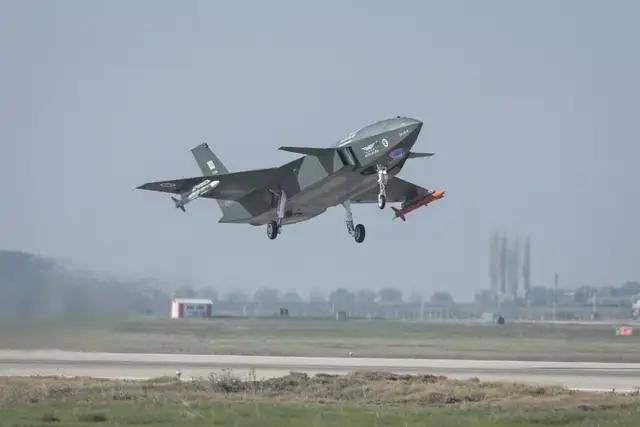 我们落后了?土耳其完成“世界首次无人机发射空空弹”,性能如何