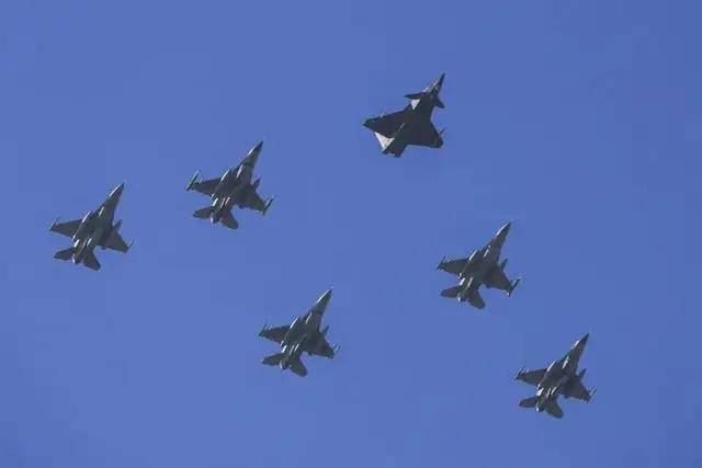 我们落后了?土耳其完成“世界首次无人机发射空空弹”,性能如何