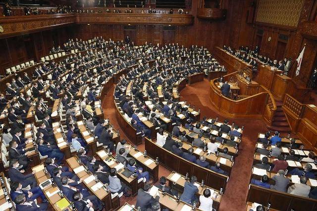 基本锁定胜局后，高市早苗不演了，准备建立“日军”：请大家让我修宪