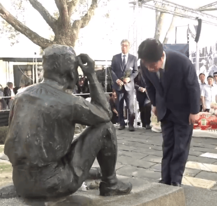 赖清德跪拜日本殖民者八田与一，妄称要对日本“饮水思源”，网红“馆长”：不肖子孙罪逆天