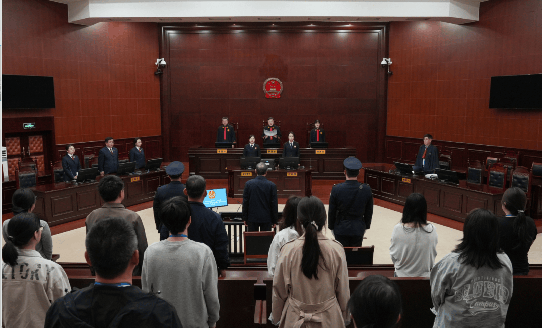 青岛市人民政府原党组成员、副市长，青岛市国有资产监督管理委员会原党委书记吴经建受贿、利用影响力受贿一案一审公开宣判