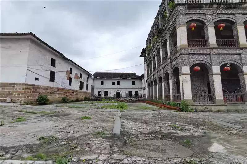 重庆一栋百年古建筑以399万元挂拍,仅限中国人竞买,不得转让抵押给外国人