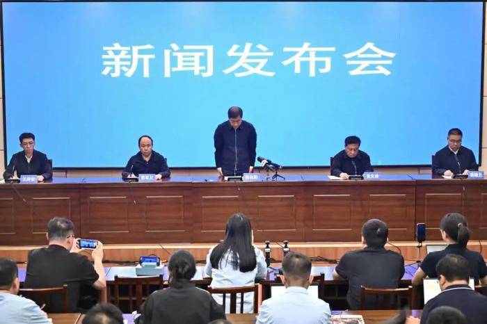 山西长治原市长陈向阳被查，此前当地煤矿爆炸致82人死亡