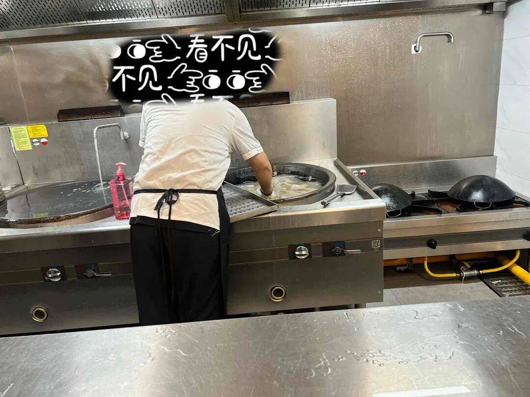 “以后找工作可能不会有人再要我”,南京举报“幼儿园炒菜锅洗拖把”幼师发声:全园孩子基本都认识,不能对不起他们